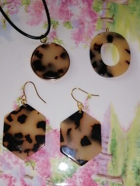 Faux Tortoiseshell 2 Pendants Necklace and Earring ( New Hooks) Bundle, Gift Box
